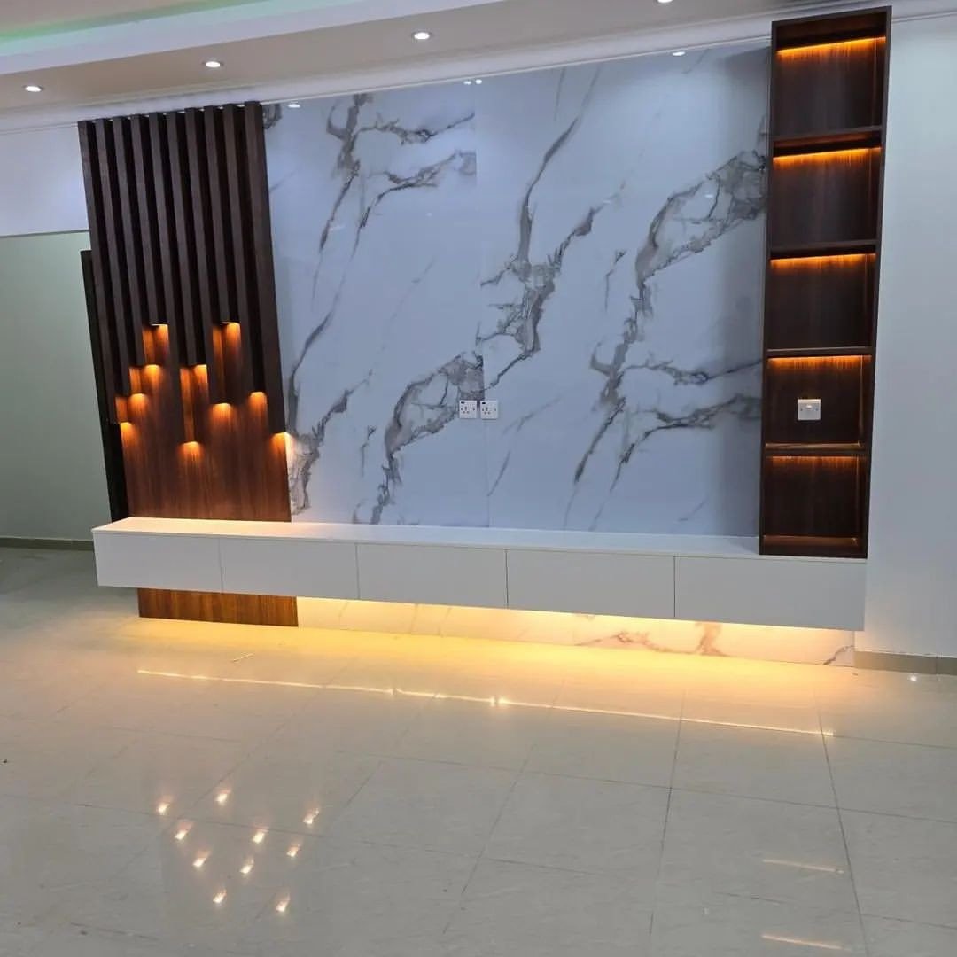 معلم ورق حائط في الدمام