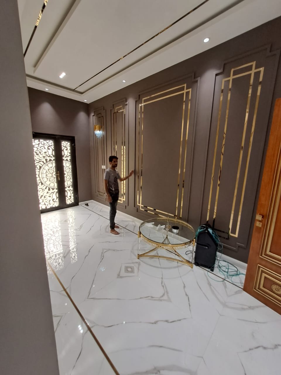 تركيب ديكورات فوم الشرقية